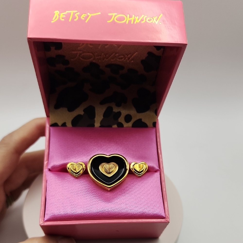 Betsey Johnson Black and Gold 3 Heart Double Finger‎ Ring